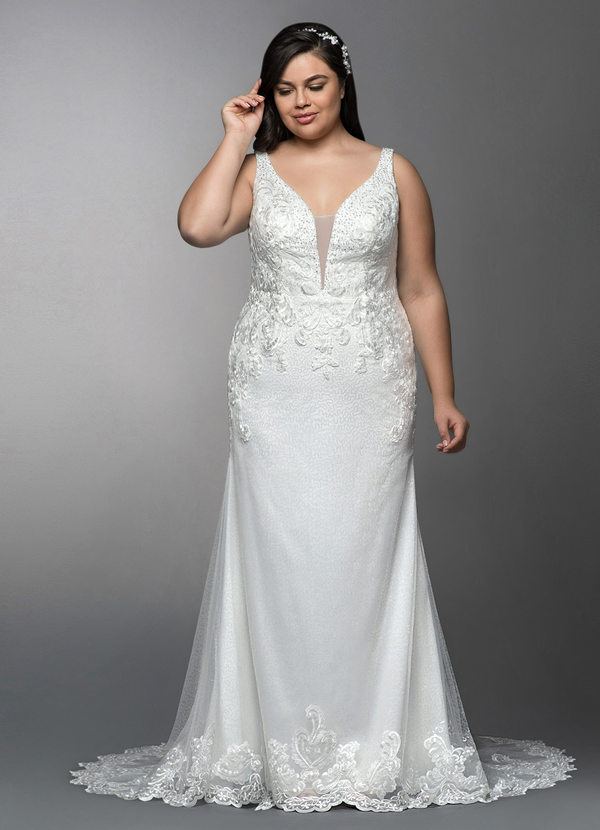 Fashion Friday} Shape Stylist for Plus Size Brides - The Pretty Pear Bride  - Plus Size Bridal Magazine